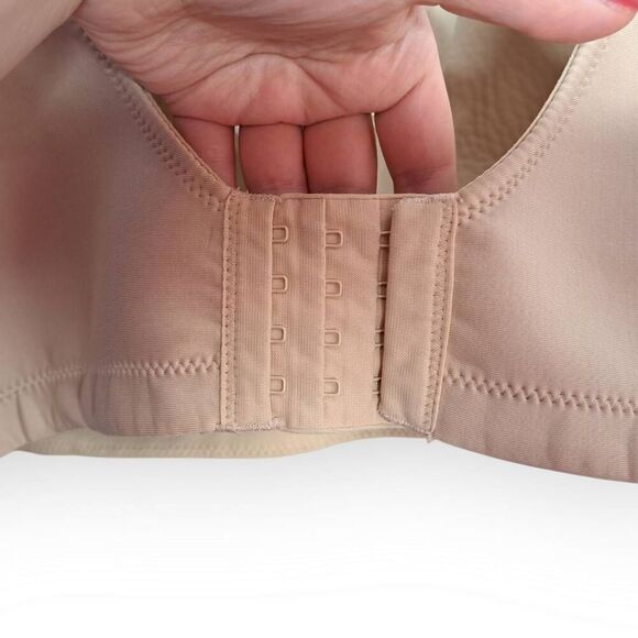 Vanity Fair Women's Plus Size Full Figure Beauty Back Smoother Wireless Bra size - Picture 3 of 5